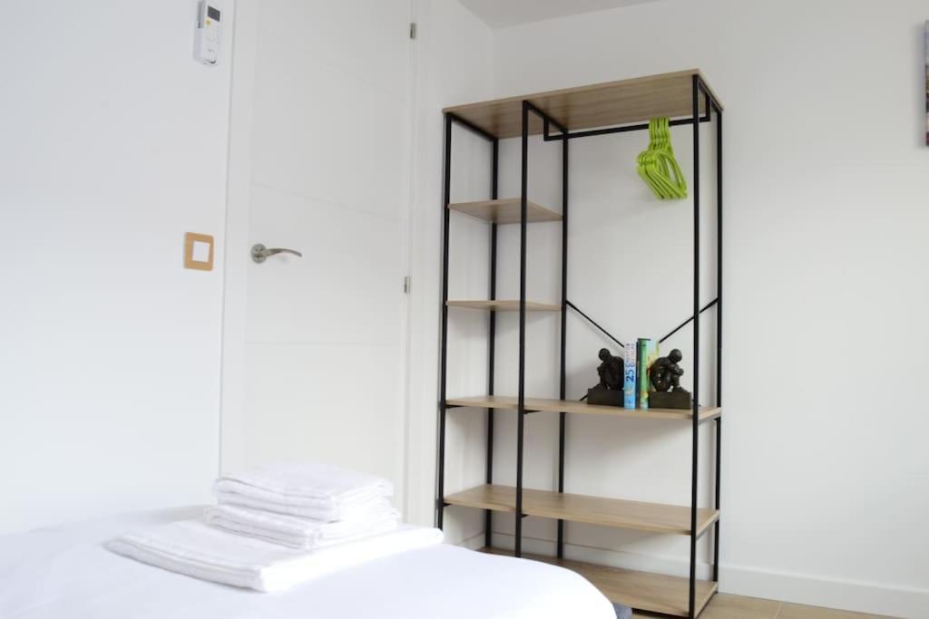 Casa En Alquiler Vacacional En อัลกาลาเดเอนาเรส ภายนอก รูปภาพ