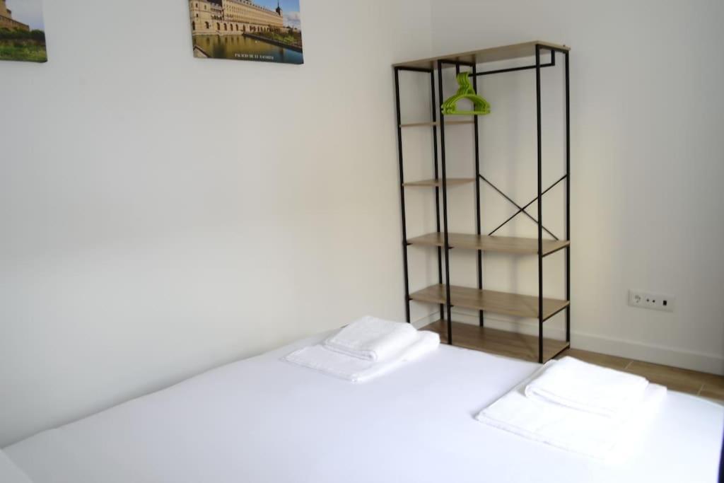 Casa En Alquiler Vacacional En อัลกาลาเดเอนาเรส ภายนอก รูปภาพ