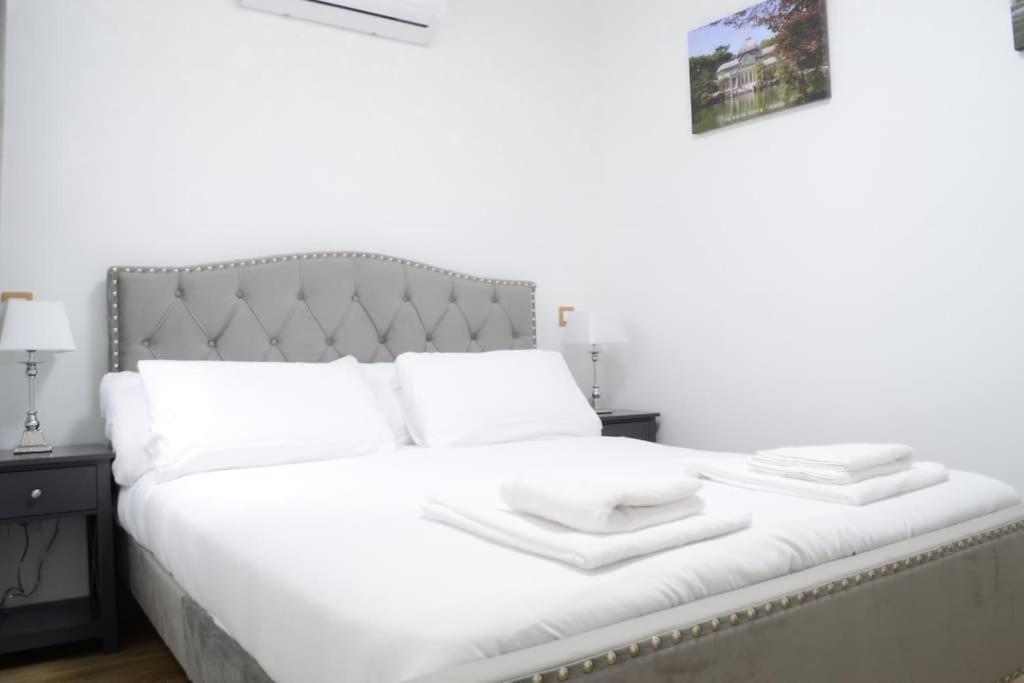 Casa En Alquiler Vacacional En อัลกาลาเดเอนาเรส ภายนอก รูปภาพ